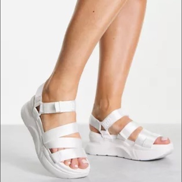 UGG Shoes - White UGG LA Shores Platform Sandal